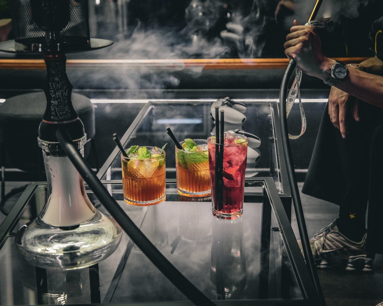 Hookah Room UNIVERSE Kraków — 14 stanowisk PC z shishą serwowaną przy stanowisku